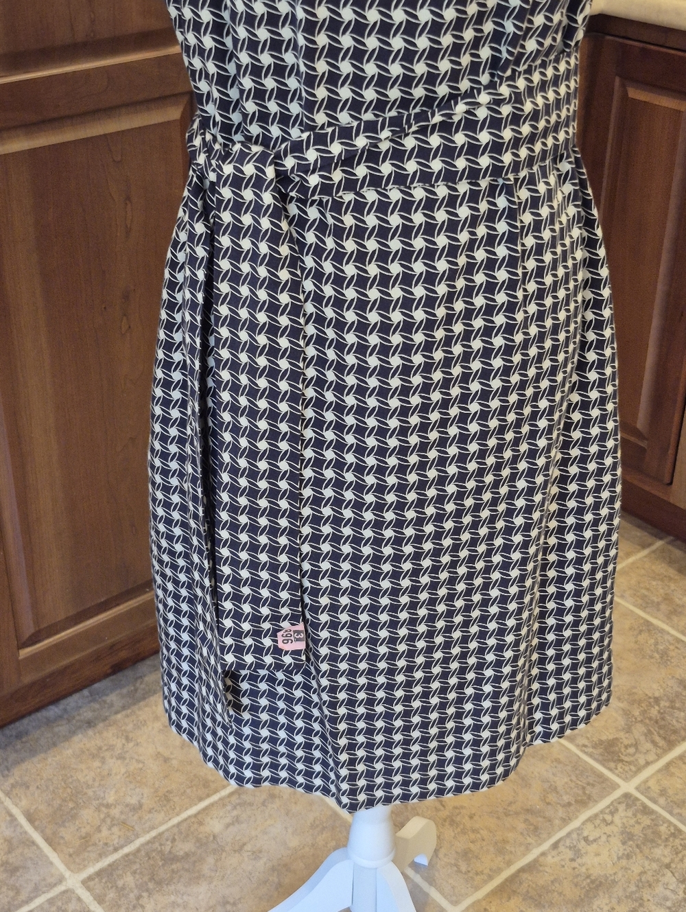 Talbots 45% Silk Belted Sleeveless Dress Womens Size 10, Dark Navy And White - Picture 3 of 11